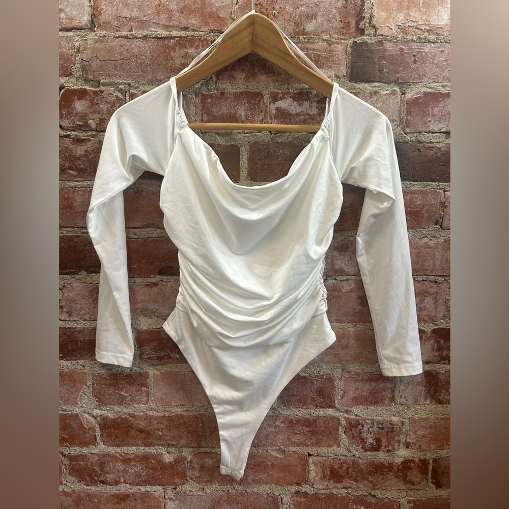 Princess Polly Bodysuit White Top Gathered Middle For Flattering Fit Size 4 NWoT